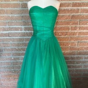GUC XS Unique Vintage Emerald Green Tulle Dress